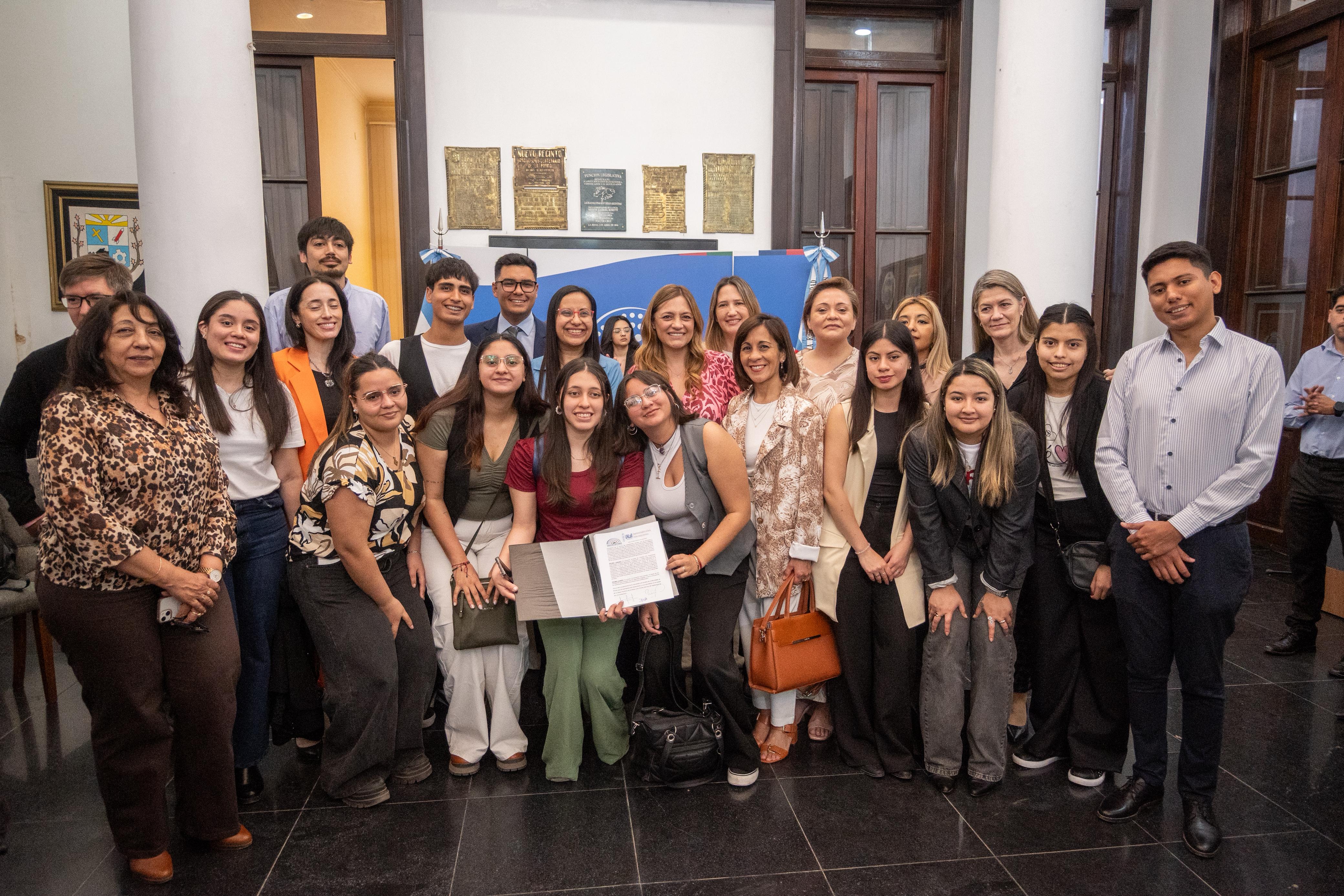 Legislatura y UNLaR lanzan un programa de prácticas pre-profesionales