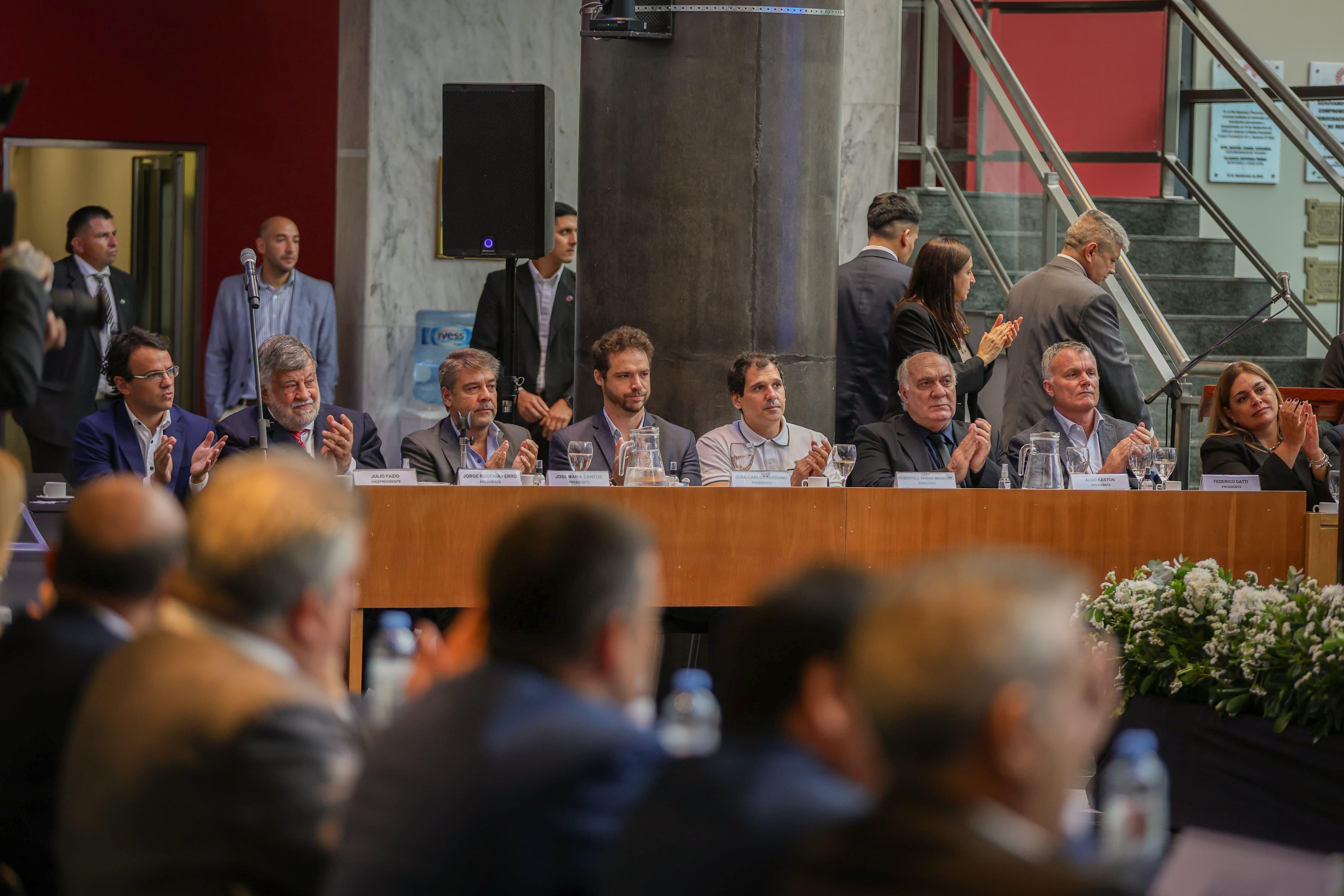 La Unión Industrial Riojana expuso la crítica situación del sector en el Parlamento del Norte Grande La Unión Industrial Riojana expuso la crítica situación del sector en el Parlamento del Norte Grande